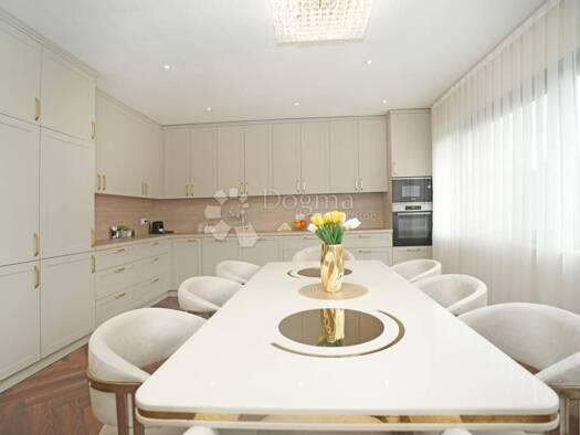 Wohnung zur Miete 3.000 € 5 Zimmer 180 m² 2. Geschoss Rovinj Rovinj