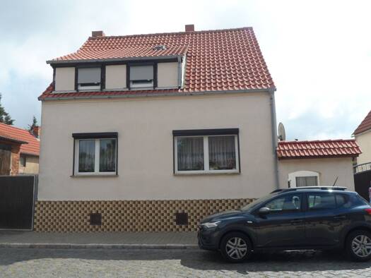 Einfamilienhaus zur Leibrente als Kapitalanlage geeignet 30.000 € 4 Zimmer 105 m² 1.142 m² Grundstück Gatersleben Seeland 06466