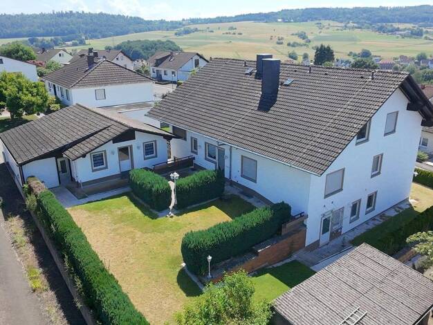 Mehrfamilienhaus zum Kauf provisionsfrei 600.000 € 8 Zimmer 250 m² 853 m² Grundstück Treis Staufenberg 35460
