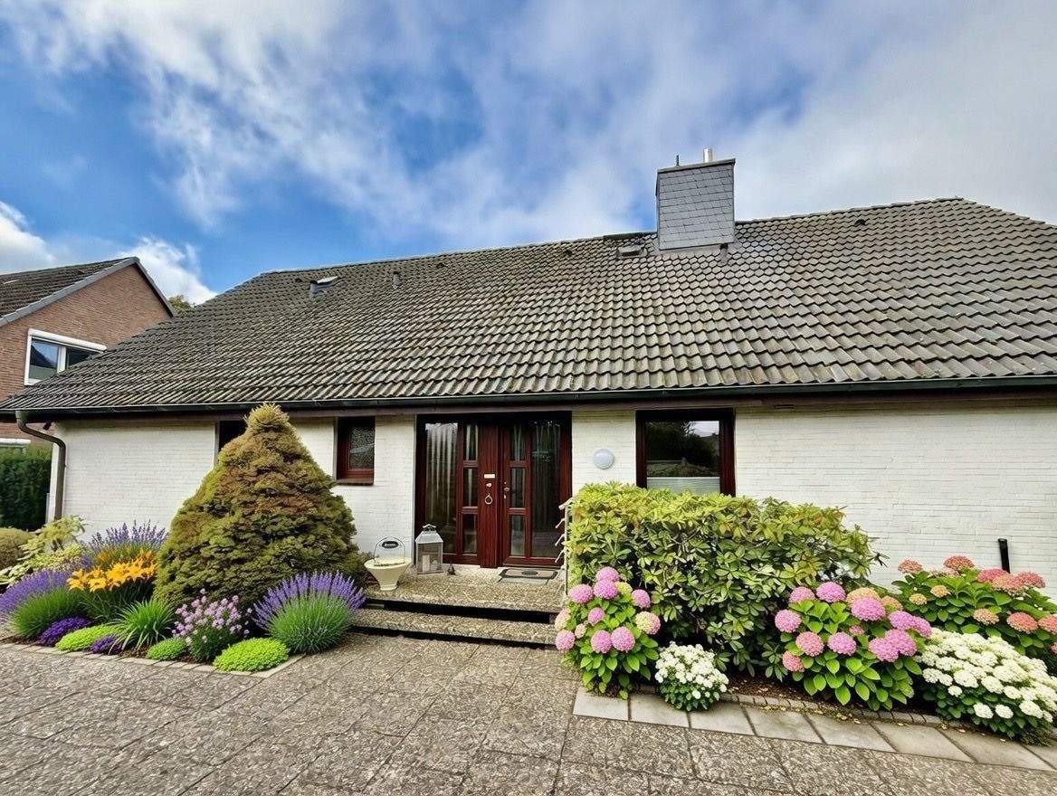 Immobilie in Ellerau - Lichtdurchfluteter Familien-Bungalow mit großem Vollkeller und Süd-West-Garten in Ellerau - Bild 2