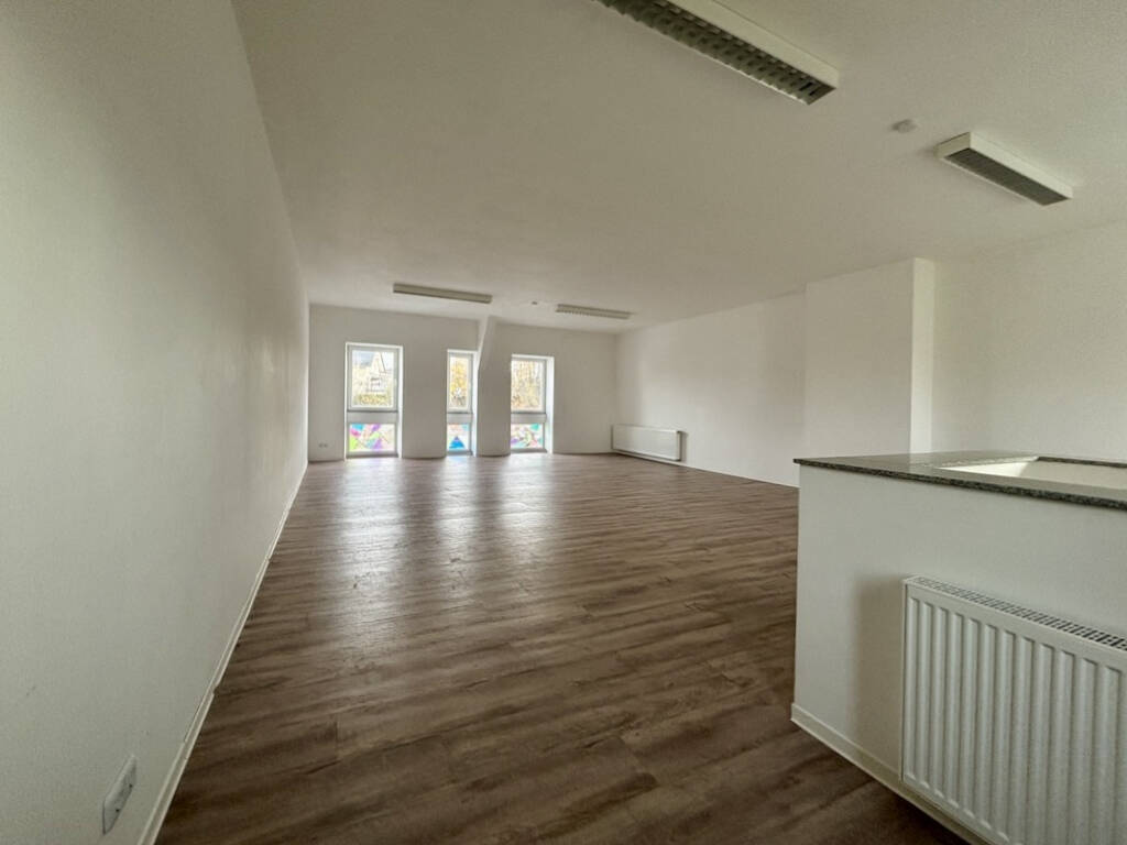 Immobilie in Neustadt - Attraktives Immobilienensemble mit umfangreicher Ausbaureserve - Bild 2