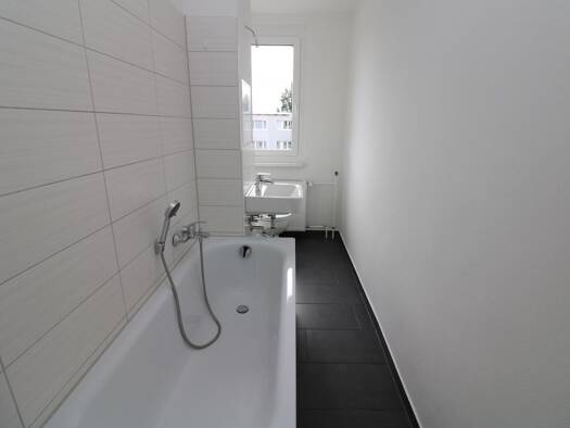 Wohnung zur Miete 439 € 3 Zimmer 63,4 m² 4. Geschoss Tschaikowskistraße 28 Freiberg 09599
