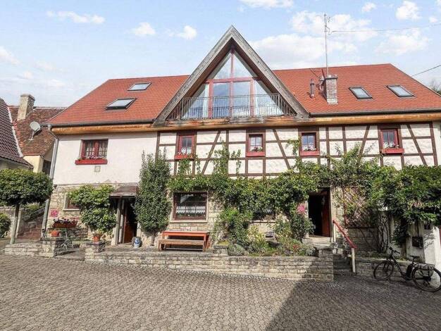 Hotel zum Kauf provisionsfrei 740.000 € 7 Zimmer 110 m² Gastrofläche 840 m² Grundstück Brunnengasse 7 Randersacker 97236