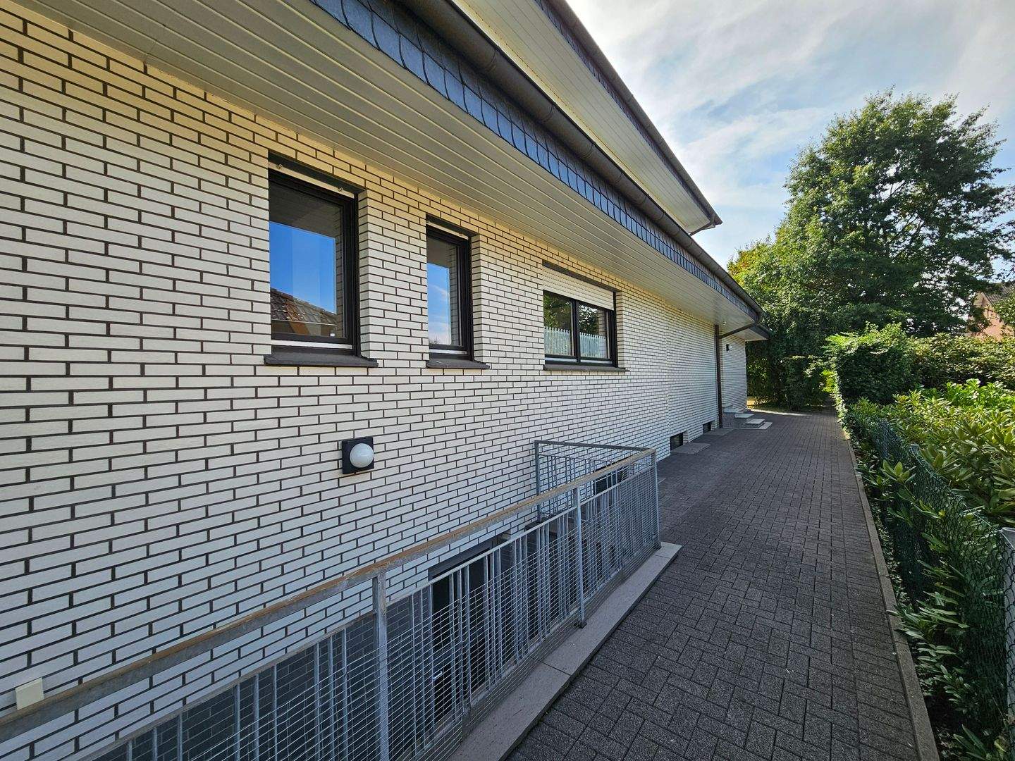 Immobilie in Salzkotten - Großzügige Villa mit großem Garten in ruhiger Lage in Salzkotten - Bild 3