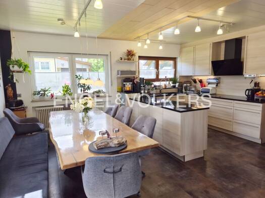 Einfamilienhaus zum Kauf 765.000 € 8 Zimmer 241 m² 798 m² Grundstück Ofterdingen 72131