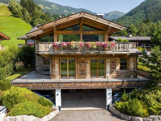 Haus zum Kauf 6 Zimmer 303 m² 587 m² Grundstück Aurach bei Kitzbühel 6371