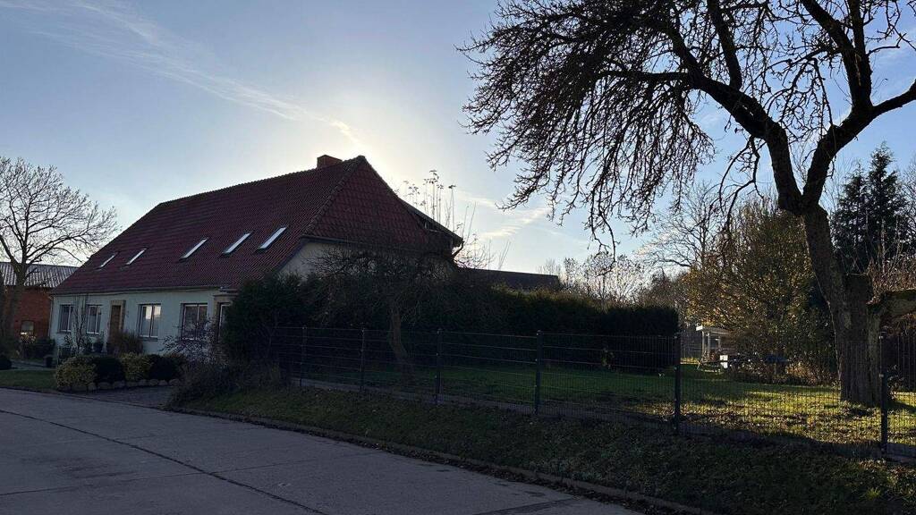 Haus zum Kauf 589.000 € 9 Zimmer 400 m² 1.650 m² Grundstück Neukirchener Weg 43 Jürgenshagen 18246