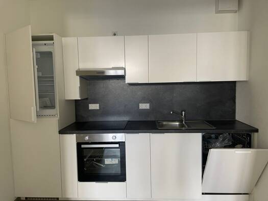 Wohnung zur Miete 575 € 2 Zimmer 76,6 m² frei ab sofort Altstadt Magdeburg 39104