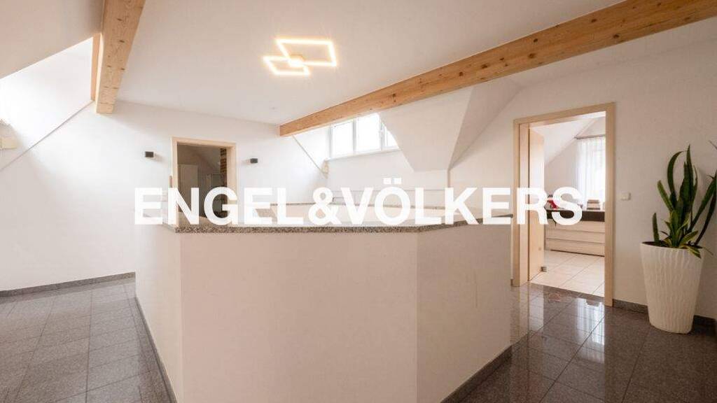 Einfamilienhaus zum Kauf 747.000 € 9 Zimmer 350 m² 750 m² Grundstück Niederwerrn 97464