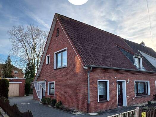 Doppelhaushälfte zum Kauf 155.000 € 6 Zimmer 90 m² 561 m² Grundstück Conrebbersweg Emden / Conrebbersweg 26721