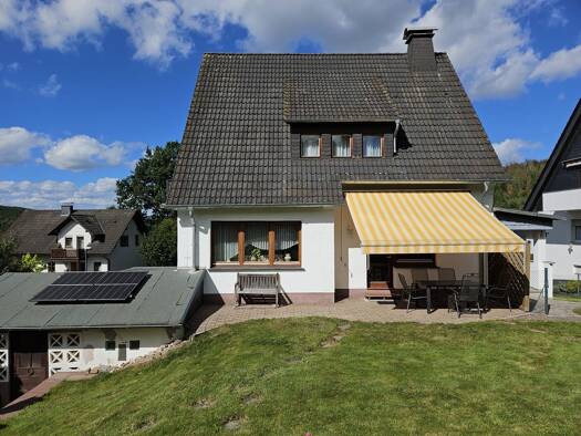 Einfamilienhaus zum Kauf 295.000 € 5 Zimmer 121 m² 1.100 m² Grundstück Sundern Sundern 59846