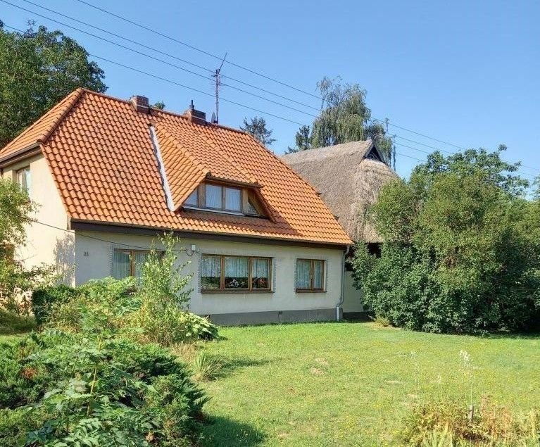 Mehrfamilienhaus zum Kauf provisionsfrei 360.000 € 7 Zimmer 220 m²<br/>Wohnfläche 8.872 m²<br/>Grundstück ab sofort<br/>Verfügbarkeit Sprenzer Straße 31 Göldenitz Rukieten 18258