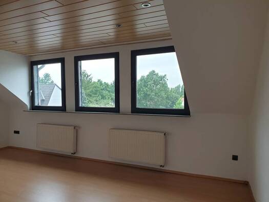 Wohnung zur Miete 550 € 3,5 Zimmer 100 m² Dachgeschoss frei ab sofort Oberhausen 46049