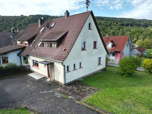 Doppelhaushälfte zum Kauf 253.000 € 5 Zimmer 110 m² 923 m² Grundstück Erlach Neustadt 97845