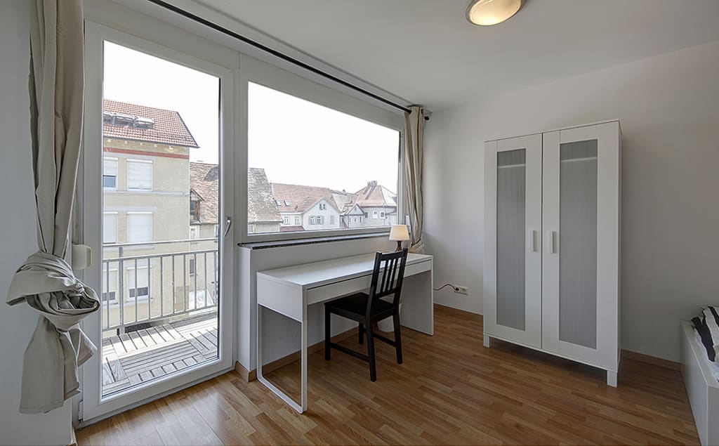 Wohnung zur Miete Wohnen auf Zeit 635 € 3 Zimmer 11 m²<br/>Wohnfläche 21.04.2025<br/>Verfügbarkeit Aachener Straße 8 Bad Cannstatt Stuttgart 70376