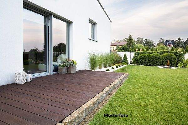 Immobilie in Rötha - Einfamilien-Doppelhaushälfte mit Anbau und Garage - vielseitig nutzbar - Bild 0