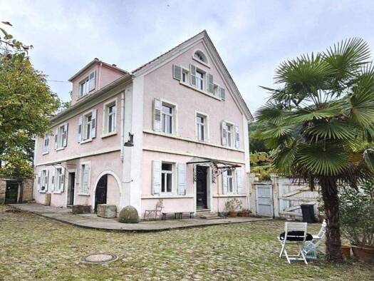 Herrenhaus zum Kauf 1.490.000 € 13 Zimmer 277 m² 1.390 m² Grundstück Hambach Neustadt an der Weinstraße 67434
