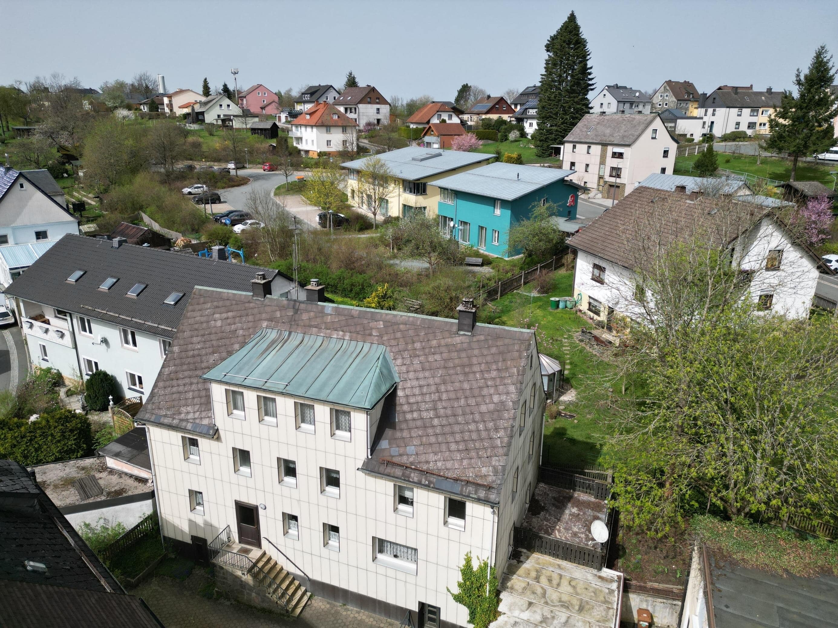 Mehrfamilienhaus zum Kauf 13 Zimmer 259 m²<br/>Wohnfläche 463 m²<br/>Grundstück Schwarzenbach a Wald Schwarzenbach a.Wald 95131