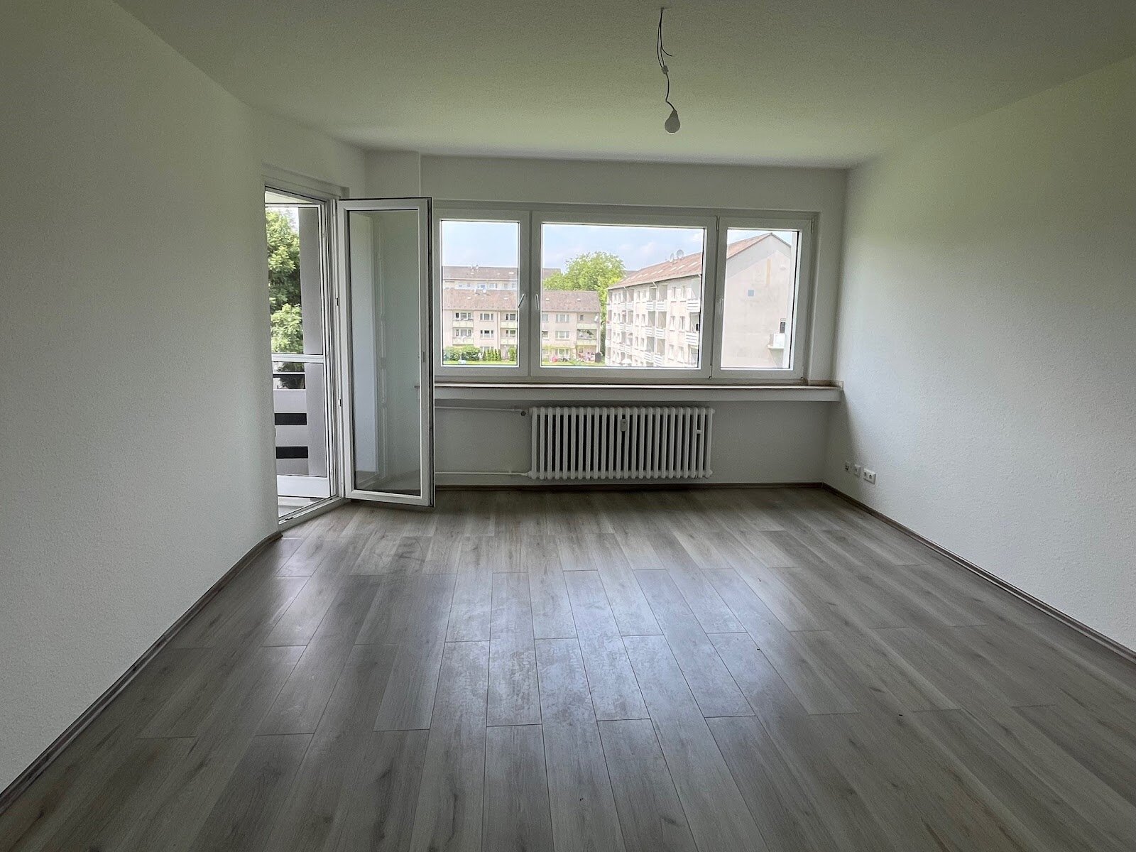 Wohnung zur Miete 472 € 3 Zimmer 69,5 m²<br/>Wohnfläche 4.<br/>Geschoss 16.11.2024<br/>Verfügbarkeit Gerhart-Hauptmann-Straße 15 Rheinhausen - Mitte Duisburg 47226