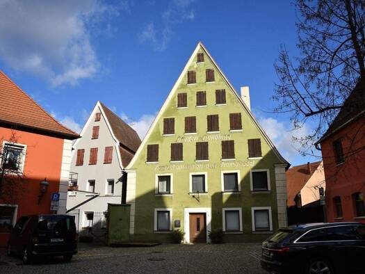 Mehrfamilienhaus zum Kauf provisionsfrei als Kapitalanlage geeignet 12 Zimmer 262 m² 248,8 m² Grundstück Josefsplatz 3 Spalt Spalt 91174