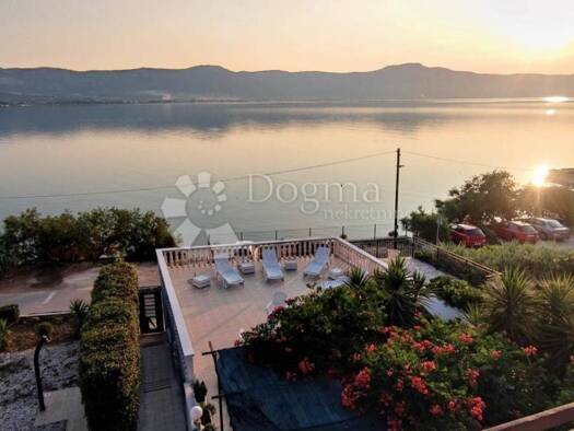 Haus zum Kauf 1.200.000 € 10 Zimmer 330 m² Arbanija, Trogir - Okolica Trogir