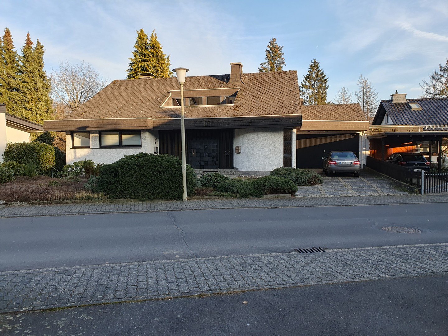 Einfamilienhaus zum Kauf provisionsfrei 495.000 € 9 Zimmer 310 m²<br/>Wohnfläche 887 m²<br/>Grundstück Tannenweg 16 Rengsdorf 56579