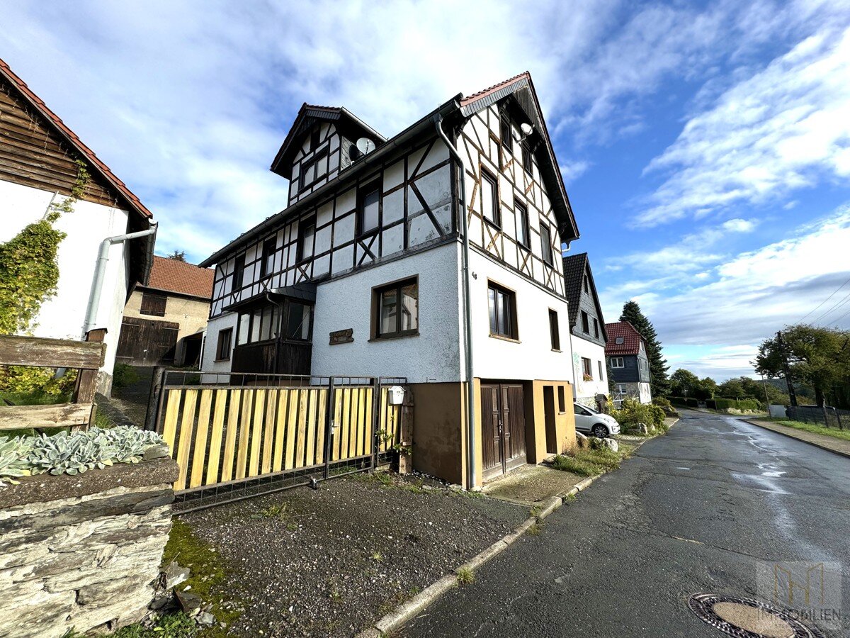 Einfamilienhaus zum Kauf 135.000 € 9 Zimmer 130,8 m²<br/>Wohnfläche 563 m²<br/>Grundstück ab sofort<br/>Verfügbarkeit Dittersdorf Saalfeld/Saale 07318