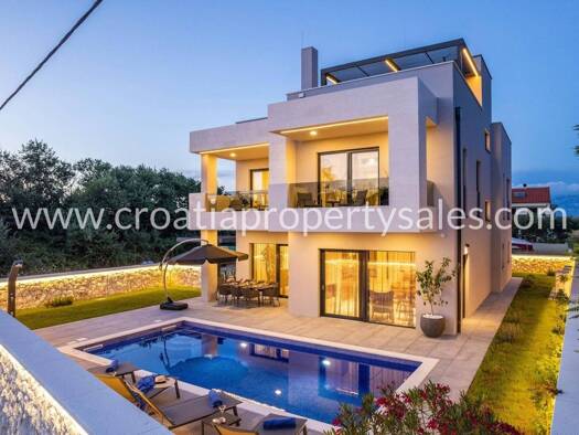 Villa zum Kauf 1.350.000 € 4 Zimmer 370 m² 515 m² Grundstück Zadar 23000