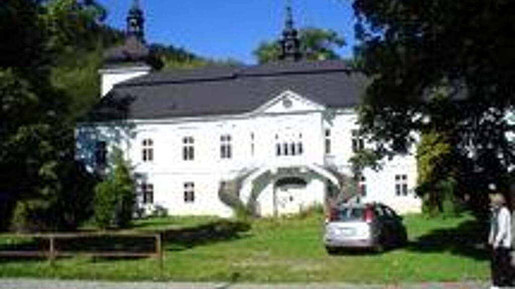 Villa zum Kauf 700.000 € 1 Zimmer 1 m² 26.000 m² Grundstück Horni Marsov 52003