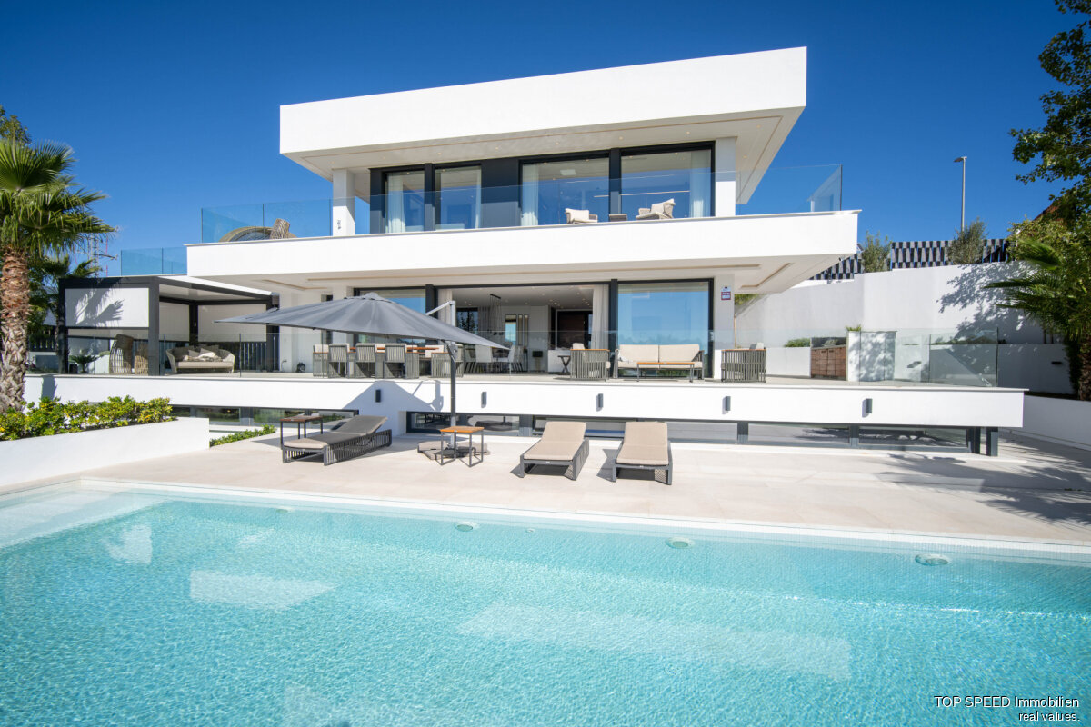 Villa zum Kauf 3.250.000 € 5 Zimmer 380 m²<br/>Wohnfläche 839 m²<br/>Grundstück Nueva Andalucia 29660