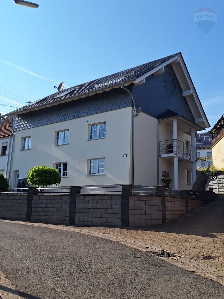 Mehrfamilienhaus zum Kauf 329.000 € 10 Zimmer 270 m²<br/>Wohnfläche 493 m²<br/>Grundstück Schmelz Schmelz / Außen 66839