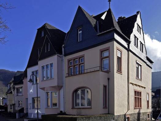 Villa zum Kauf provisionsfrei 350.000 € 11 Zimmer 250 m² 450 m² Grundstück Kues Bernkastel-Kues 54470