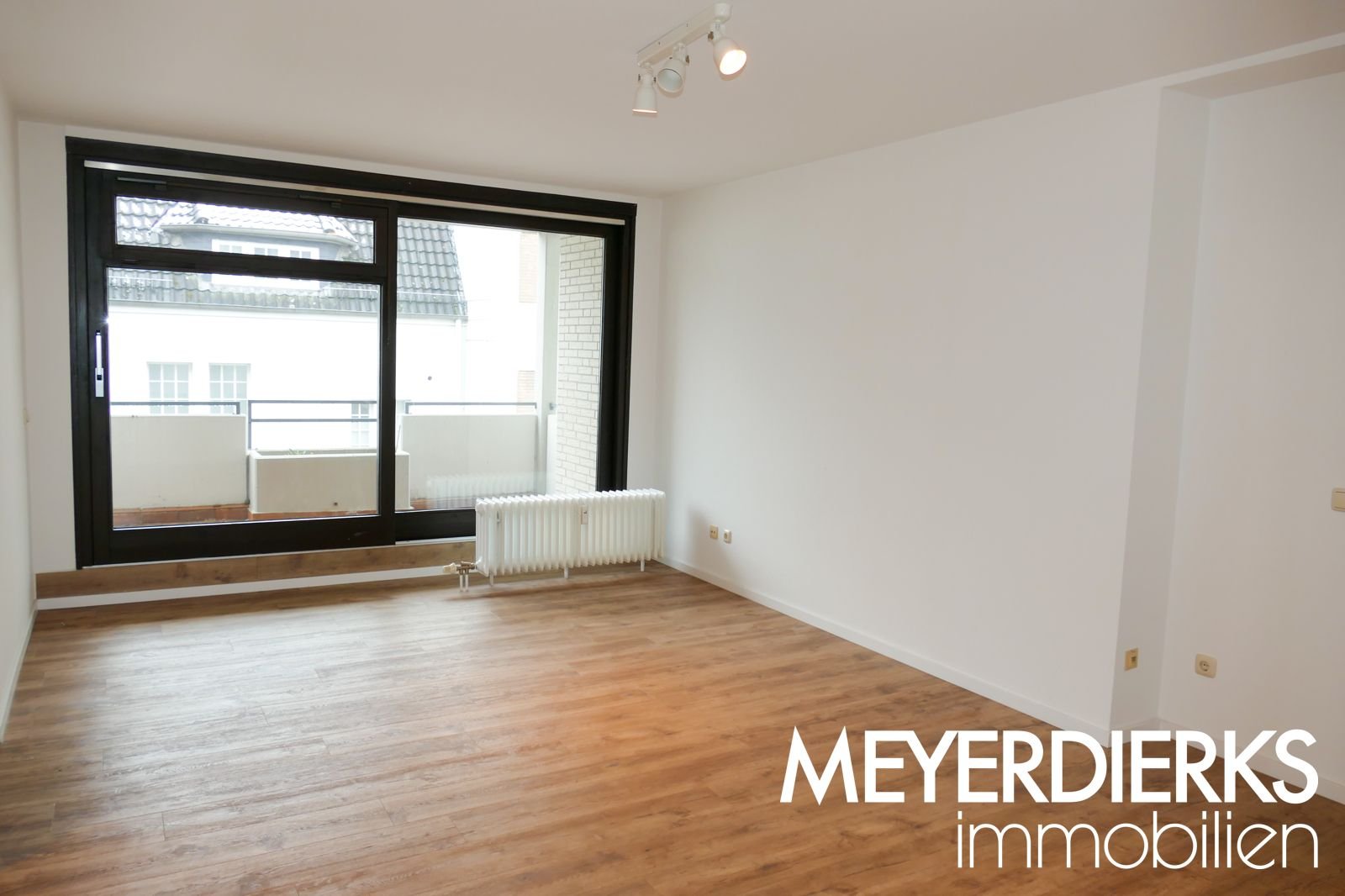 Wohnung zur Miete 650 € 2 Zimmer 69,2 m²<br/>Wohnfläche 3.<br/>Geschoss 16.11.2024<br/>Verfügbarkeit Bahnhofsviertel Oldenburg (Oldenburg) 26122