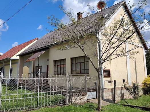 Einfamilienhaus zum Kauf 38.000 € 3 Zimmer 80 m² 1.270 m² Grundstück Hegyhátmaróc 7348