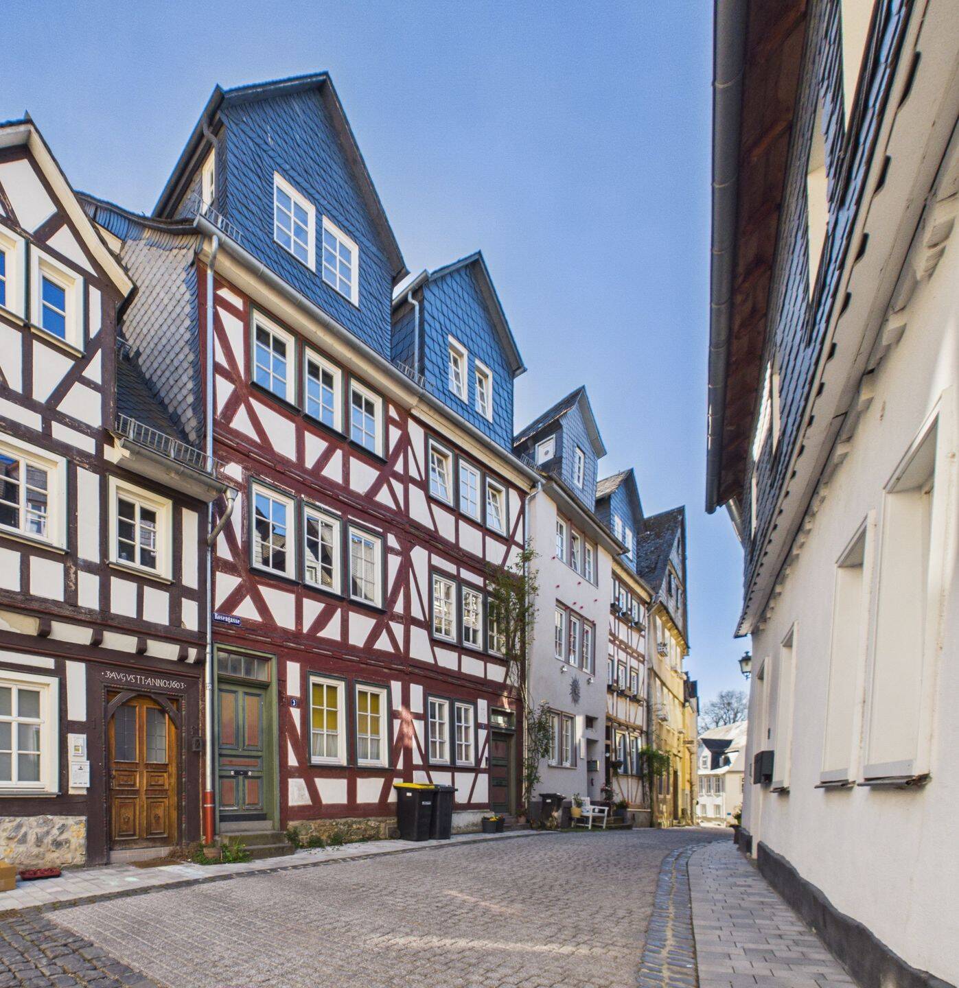 Immobilie in Wetzlar - Historisches Fachwerk mit Balkonen im Herzen der Altstadt - Bild 0