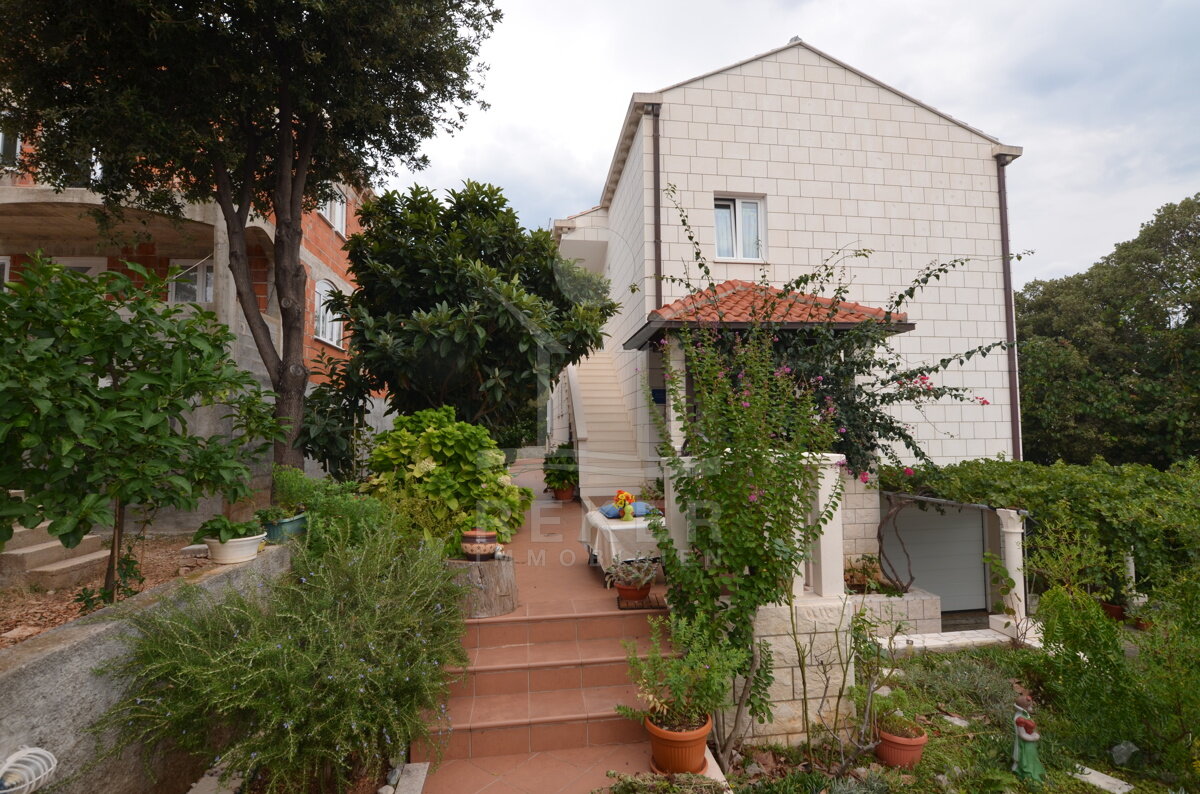 Mehrfamilienhaus zum Kauf 700.000 € 10 Zimmer 255 m²<br/>Wohnfläche 320 m²<br/>Grundstück Dubrovnik 20000