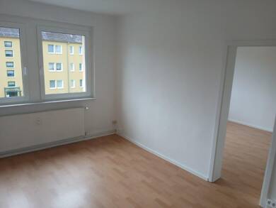 Wohnung zur Miete 300 € 2 Zimmer 46 m² 1. Geschoss Schulstraße 1a Jesewitz Jesewitz 04838