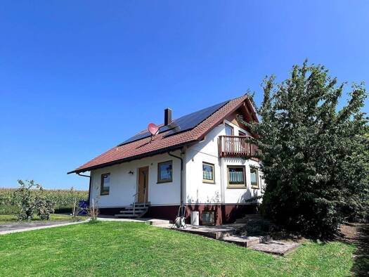 Haus zur Miete 2.150 € 5 Zimmer 140 m² 881 m² Grundstück frei ab sofort Neuses Erlangen 91056