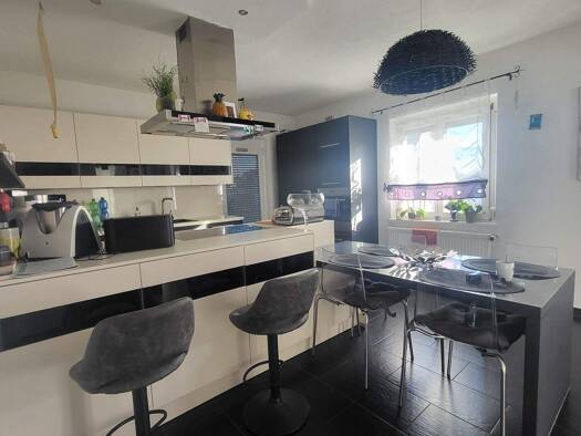 Mehrfamilienhaus zum Kauf 645.000 € 11 Zimmer 270 m² 651 m² Grundstück Trossingen 78647