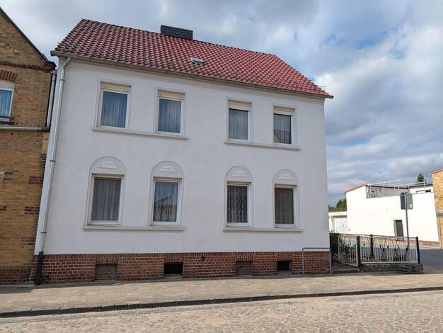 Einfamilienhaus zum Kauf 98.000 € 8 Zimmer 140 m² 413 m² Grundstück frei ab sofort Zahna Zahna-Elster 06895