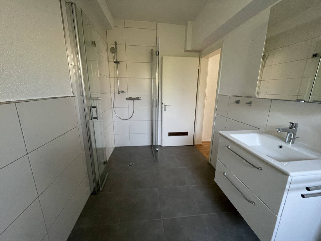 Immobilie in Wolfhagen - Geräumiges Zweifamilienhaus mit zwei Wohneinheiten in Wolfhagen! - Bild 2