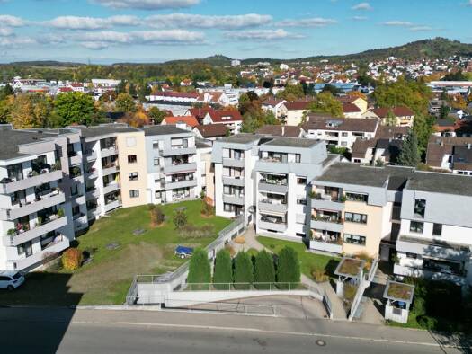 Wohnung zur Miete 1.150 € 3 Zimmer 90 m² Geschoss 2/3 frei ab sofort Metzingen 72555