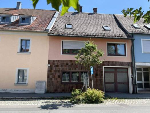 Reihenmittelhaus zum Kauf 190.000 € 9 Zimmer 213 m² 1.160 m² Grundstück Tirschenreuth 95643