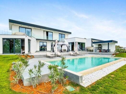 Villa zum Kauf - Erstbezug 1.250.000 € 6 Zimmer 306 m² 1.753 m² Grundstück Poreč 52440