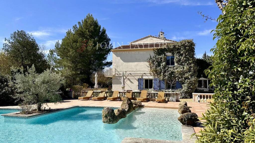 Einfamilienhaus zum Kauf provisionsfrei 679.000 € 10 Zimmer 350 m² 4.240 m² Grundstück Cheval-Blanc 84300