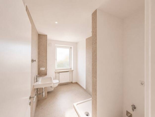 Wohnung zur Miete 1.100 € 3 Zimmer 82 m² 1. Geschoss Marktler Straße 58 Burghausen Burghausen 84489