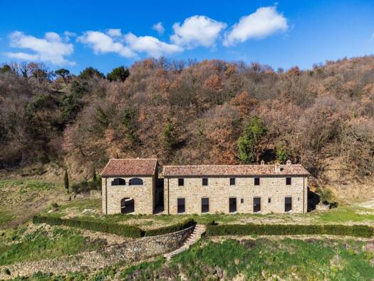 Haus zum Kauf 1.070.000 € 950 m² 23.000 m² Grundstück Città di Castello 06010