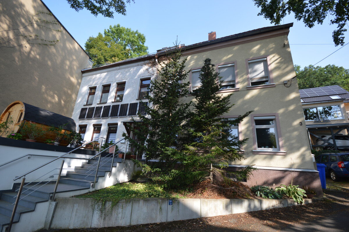 Doppelhaushälfte zum Kauf 199.000 € 3 Zimmer 104 m²<br/>Wohnfläche 610 m²<br/>Grundstück Hohenstein-Ernstthal Hohenstein-Ernstthal 09337