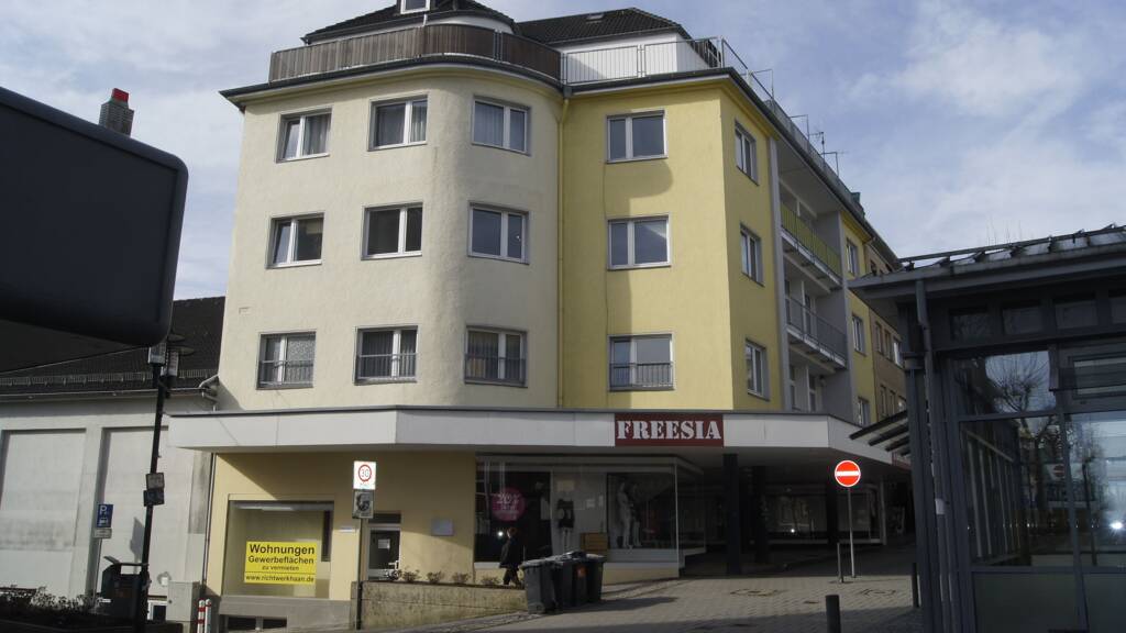 Laden zur Miete provisionsfrei 2.500 € 600 m² Verkaufsfläche Alleestraße 39 Innen Remscheid 42853