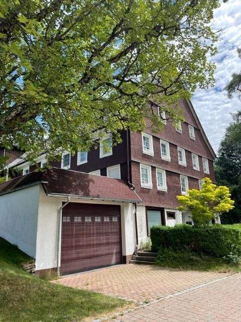Immobilie in Furtwangen im Schwarzwald - 2-FAMILIEN-SCHWARZWALDHAUS mit Tenne.  Viel PLatz für die Großfamilie. Werkstatt und Großraumgarage.  - Bild 0